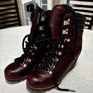 Sorel Conquest Wedge Lux, Size 8, Rich Wine and Black, Brand New